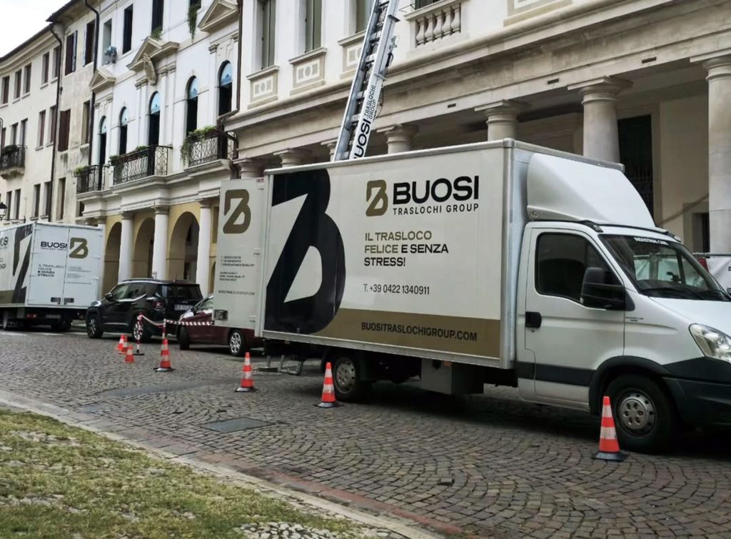 traslochi a treviso buosi con scala aerea